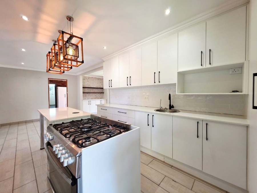 5 Bedroom Property for Sale in Pellissier Free State